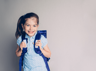 Enfant avec son cartable
